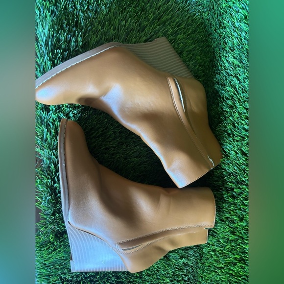 💜💜Tan Wedge Ankle Boots size #8.5 💜💜 - Picture 8 of 11